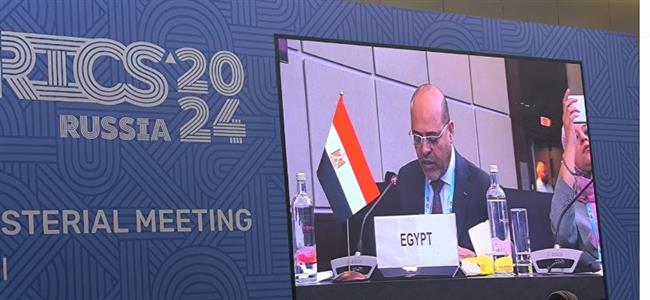 وزير العمل يستعرض جهود الدولة بشأن الحماية الاجتماعية للمواطنين 