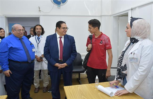 قيادات جامعة القاهرة تتفقد اليوم الأول للكشف الطبي على الطلاب الجدد