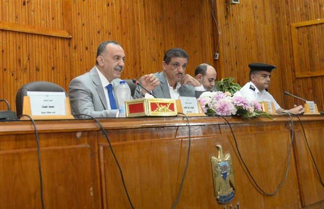 محافظ أسيوط يعلن استعداد جميع الجهات لتنفيذ المبادرة الرئاسية "بداية" 