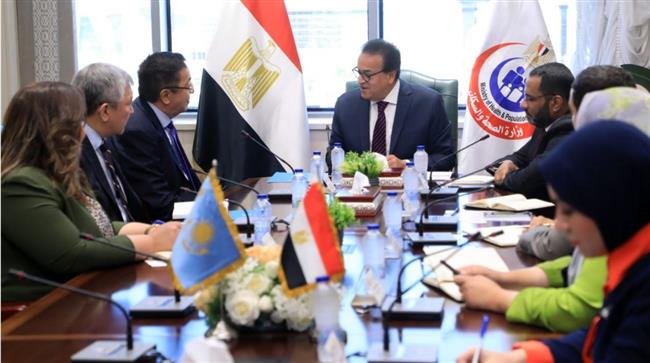 وزير الصحة يستقبل سفير كازاخستان 