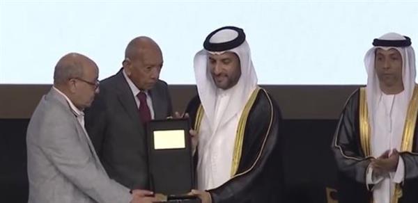 المنتدى الدولي بالشارقة يكرم الدكتور محمد غنيم رائد جراحات زراعة الكلى بجامعة المنصورة