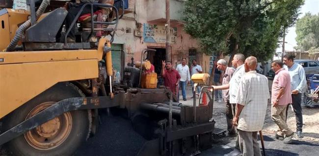محافظ المنيا يتابع رصف ورفع كفاءة الطرق والشوارع بالمراكز 