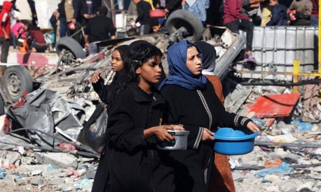تقرير.. يبرز بطولة "الغزيات" في مواجهة مخاطر الموت والمرض 