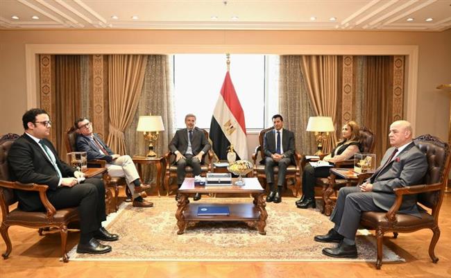 وزير الشباب والرياضة يبحث مع سفير إيطاليا سبل تعزيز التعاون