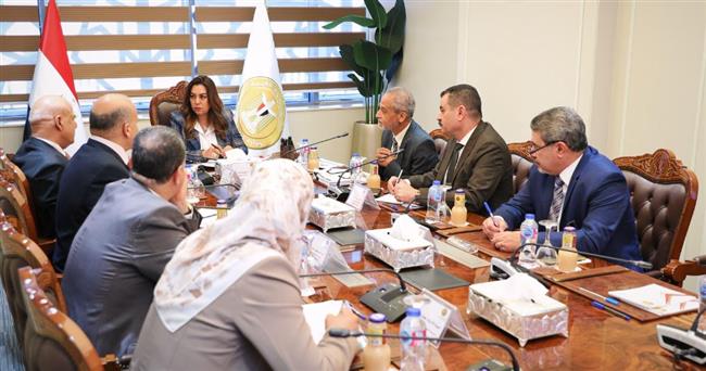 وزيرة التنمية المحلية تتابع الموقف التنفيذي لمنظومة التدريب 