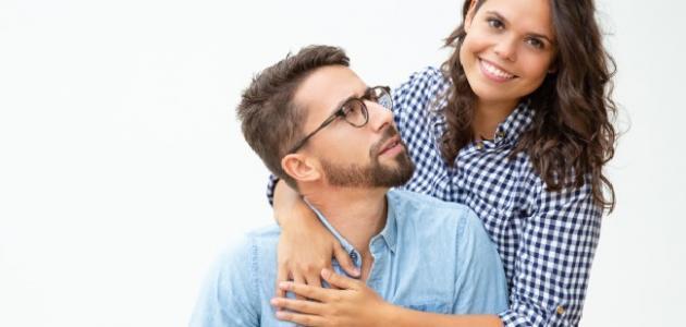 10 صفات تجذب الرجل للمرأة.. تعرف عليها