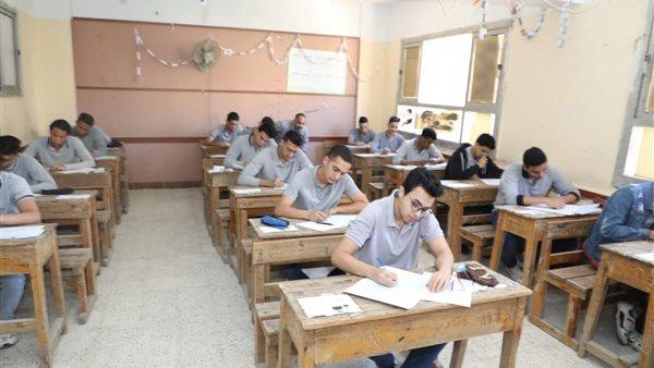 طلاب الثانوية العامة الدور الثاني يؤدون اليوم امتحان الاستاتيكا والأحياء والفلسفة 