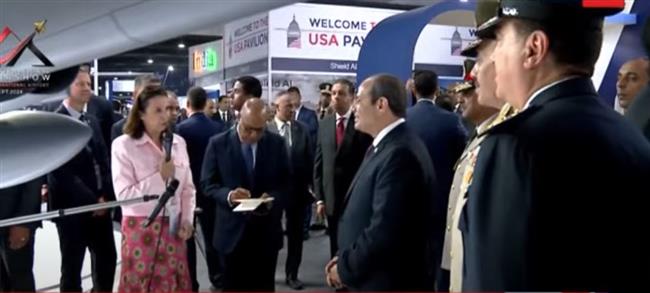 الرئيس السيسي يتفقد أجنحة معرض مصر الدولى للطيران والفضاء 