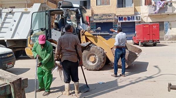 حملات مكثفة لإزالة المخلفات الصلبة في 7 مراكز بالمنيا