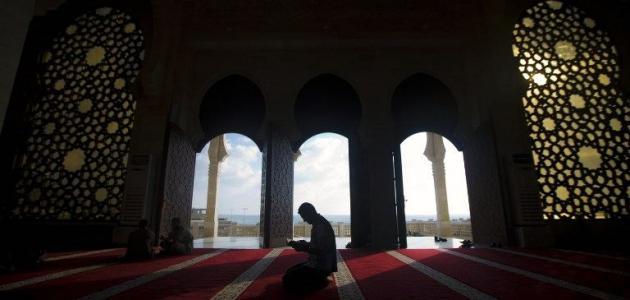 أيهما أكبر ذنبا.. الكذب أم ترك الصلاة؟