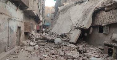 إصابة شخص إثر إنهيار سقف بأحد العقارات بحدائق القبة