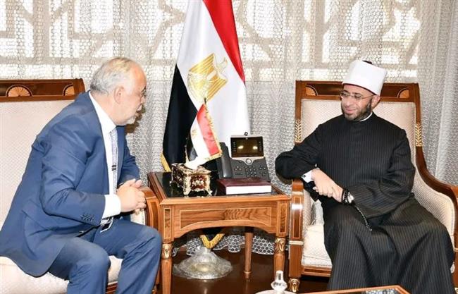الدكتور أسامة الأزهري وزير الأوقاف يستقبل نقيب المهن التمثيلية