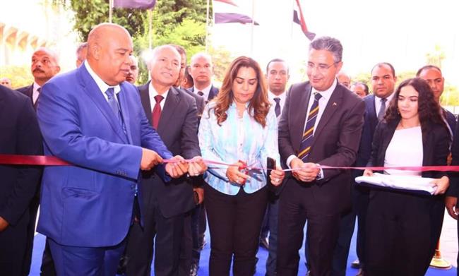 وزيرة التنمية تشارك وزير التموين في افتتاح معرض "أهلاً مدارس"