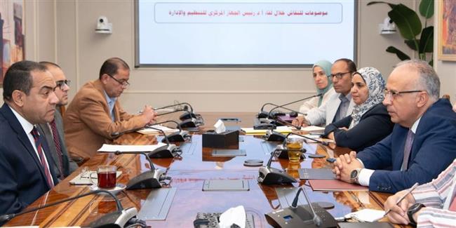وزير الري يتسلم نتيجة المهندسين المقبولين مبدئيا للتعيين في الوزارة