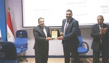 " عكاوي " يشهد حفل تخرج الدفعة الرابعة لكلية العلاج الطبيعي بـ"جنوب الوادى" 