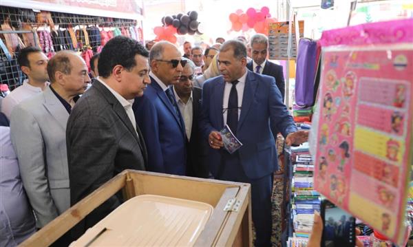 محافظ المنيا يفتتح معرض " أهلاً مدارس"