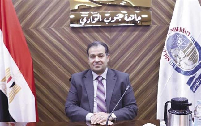 استمرار الكشف الطبي على الطلاب الجدد بجنوب الوادي خلال إجازة المولد النبوي