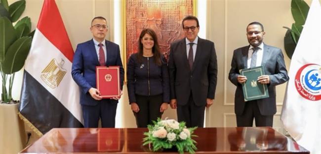 وزيرا الصحة والتخطيط يبحثان مشروع إنشاء معمل السلامة الحيوية