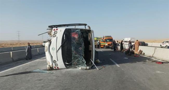 بالأسماء.. إصابة 26 شخصا من كفر الشيخ إثر انقلاب أتوبيس على طريق مطروح