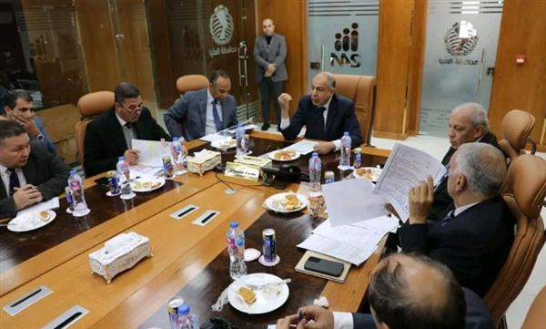 محافظ المنيا يبحث موقف تنفيذ مشروع الغابات الشجرية بالصحراوي الغربي