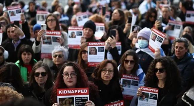 عائلات المحتجزين الإسرائيليين بغزة: يجب وقف الحرب وإبرام صفقة شاملة