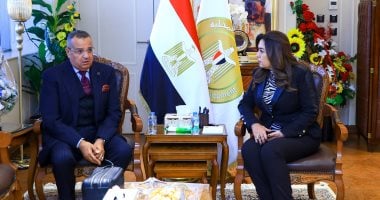 وزيرة التنمية المحلية تبحث آخر الاستعدادات لاستضافة مهرجان الهجن