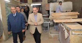   للاطمئنان على جودة رغيف العيش.. محافظ أسيوط يفاجئ أحد المخابز 