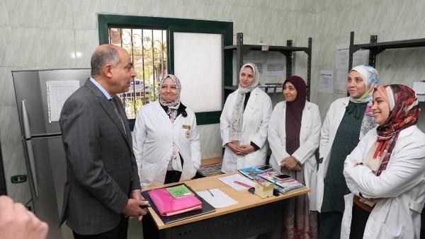 محافظ المنيا يتفقد مركزين طبيين.. ويعاين قطعة أرض لإنشاء مستشفى