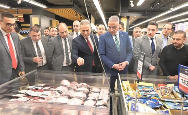 رئيس حماية المستهلك ومحافظ الفيوم يقودان حملات رقابية مفاجئة  للرقابة على الأسواق