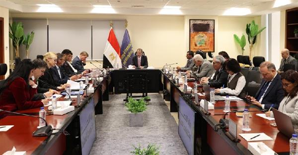 وزير الاتصالات: الدولة حريصة على تأهيل الشباب للعمل في مجال التعهيد
