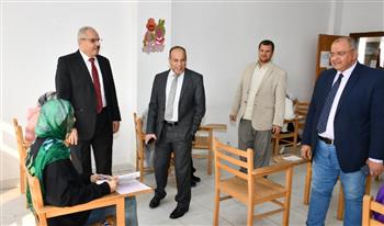   رئيس جامعة قناة السويس يتفقد لجان امتحانات كلية السياحة والفنادق