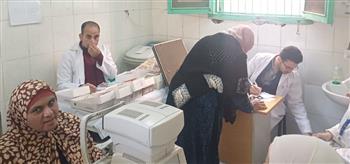   جامعة بنها : الكشف علي 364 حالة فى قافلة طبية بقرية سندوة بالخانكة 