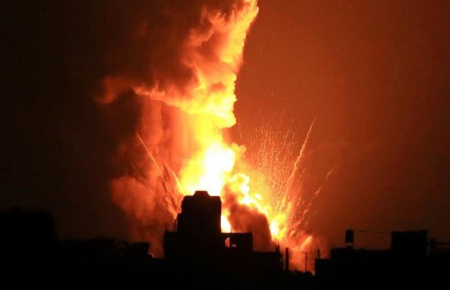 خلال 24 ساعة.. الاحتلال الإسرائيلي يواصل قصف غزة.. 53 شهيدا فلسطينيا 
