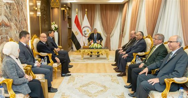 وزير الإنتاج الحربى يستقبل سفير سنغافورة لبحث الفرص الاستثمارية