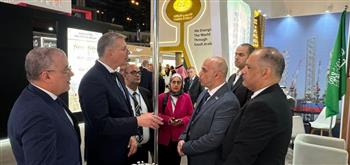   بدوي يتفقد أجنحة شركات البترول المصرية المشاركة فى معرض إكتفاء بالسعودية