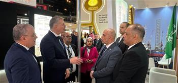 بدوي يتفقد أجنحة شركات البترول المصرية المشاركة فى معرض إكتفاء بالسعودية