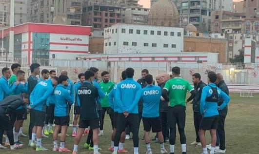 جروس يجتمع بلاعبي الزمالك استعدادا لـ حرس الحدود بالدوري