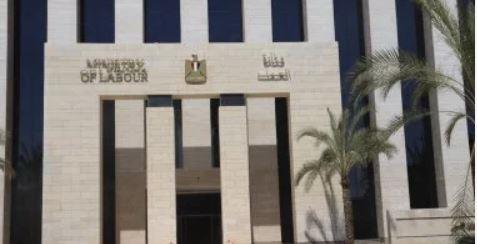 "العمل" تعلن عن وظائف جديدة بمرتبات تصل إلى 10000 جنيه