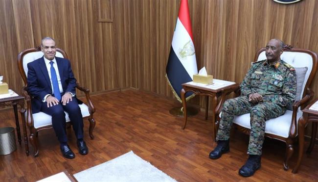 وزير الخارجية يلتقي الفريق أول ركن عبد الفتاح البرهان بالسودان
