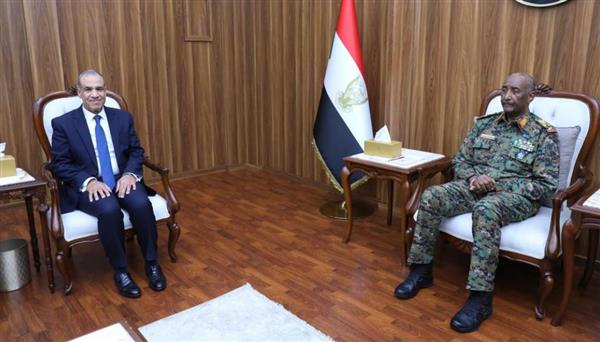 وزير الخارجية يلتقي الفريق أول ركن عبد الفتاح البرهان بالسودان