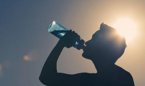 دراسة: تقييم الفوائد الصحية لتناول شرب الماء 