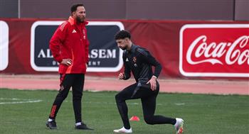 وسام أبو علي يؤدي تدريبات منفردة على هامش مران الأهلي