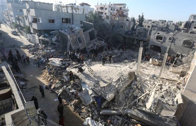 انتشال جثامين 9 شهداء فلسطينيين في قصفين جويين للاحتلال