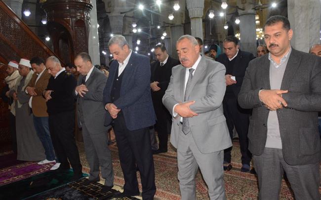 محافظ الغربية يؤدي صلاة الجمعة في مسجد السيد البدوي ويستمع لشكاوى المواطنين