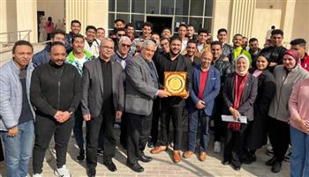   ​طلاب كلية تكنولوجيا الصناعة والطاقة يكرّمون رئيس جامعة برج العرب