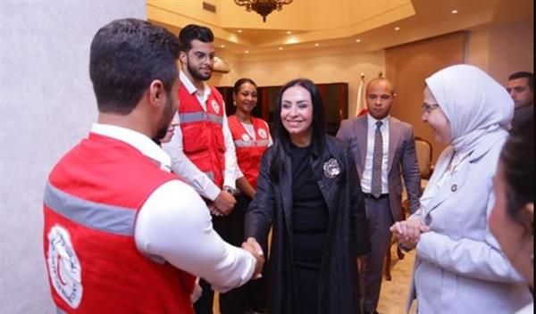 مايا مرسي تتابع جهود الهلال الأحمر المصري استعدادا لتكثيف المساعدات إلي غزة
