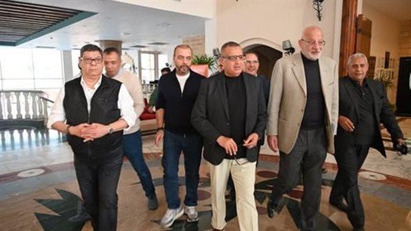 محافظ جنوب سيناء يبحث مع جمعية المستثمرين مقترحات زيادة الجذب السياحي