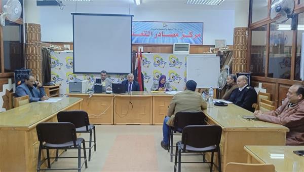 مدير تعليم الفيوم يتابع امتحانات الشهادة الإعدادية من غرفة العمليات