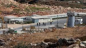   إجراءات أمنية مشددة تزامنا مع بدء عملية نقل الأسرى الفلسطينيين
