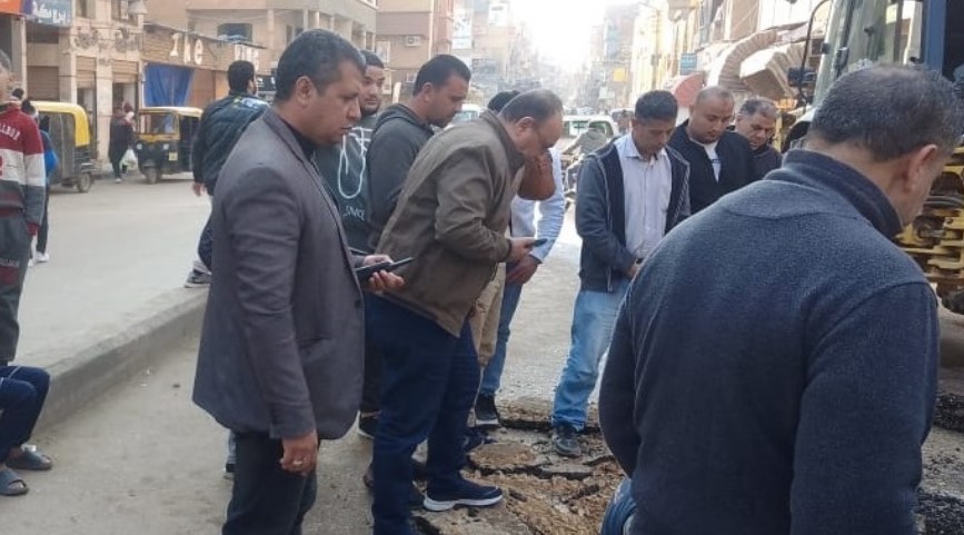 البدء في إصلاح هبوط أرضي بشارع 23 يوليو بسيون بالغربية
